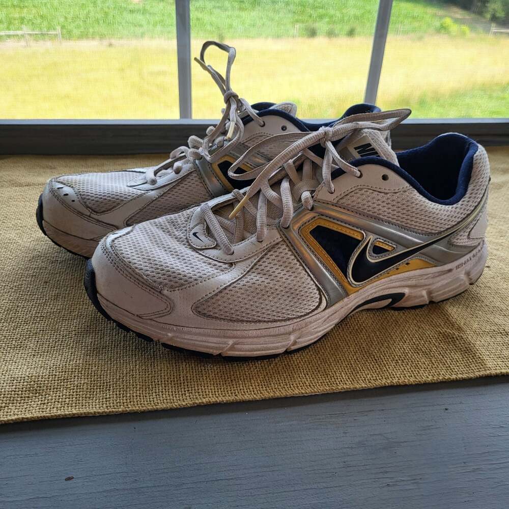 Nike T-Lite XI Size 10.5 Running Shoes 443865-102
